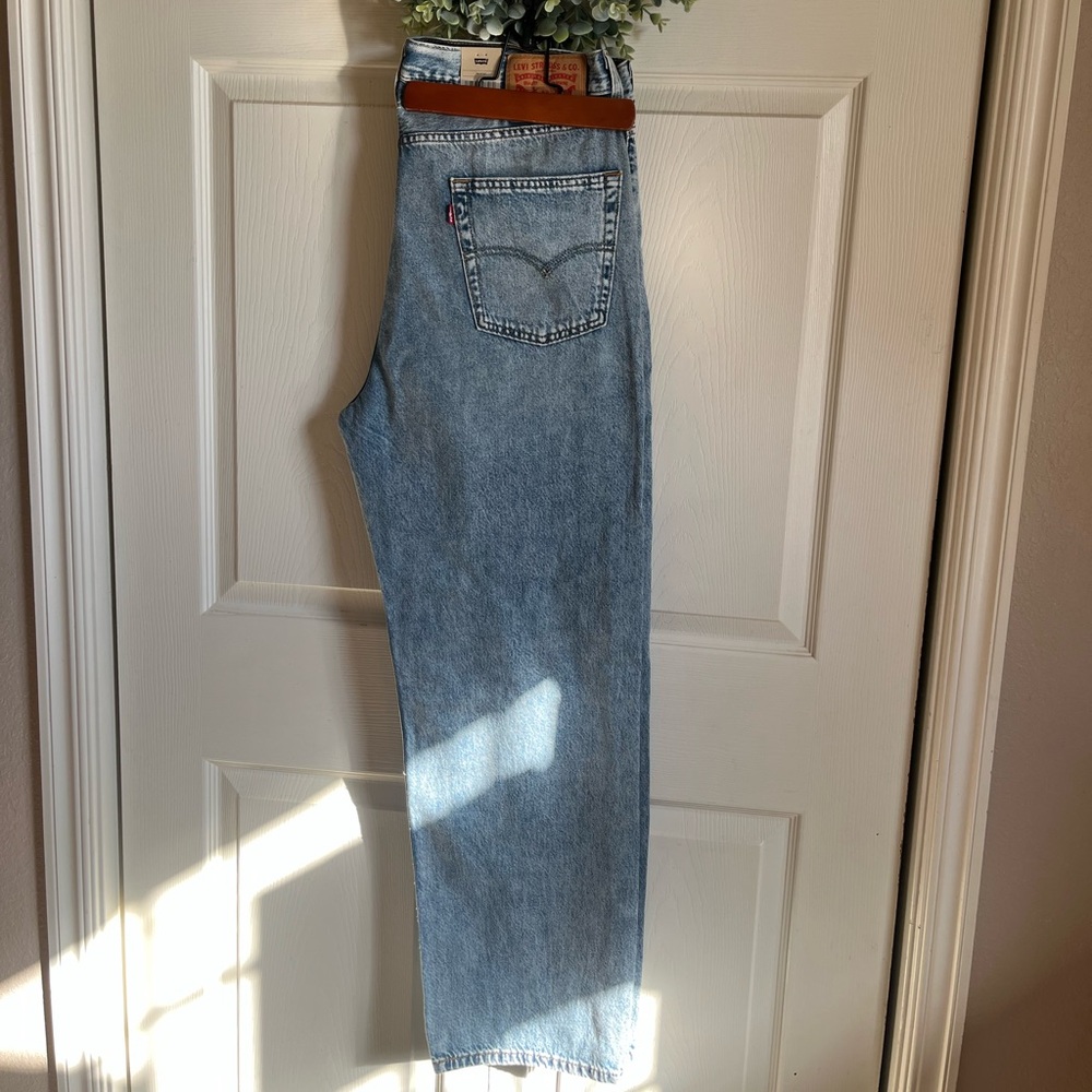 NWT Levi’s 565 Loose Straight 100% lightweight cotton Jeans 34x32